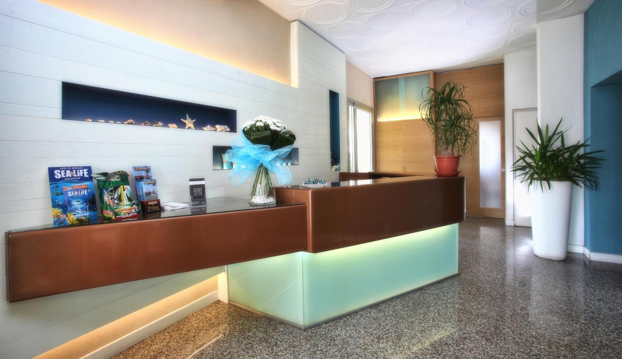Hotel Dante Lido di Jesolo Exteriör bild